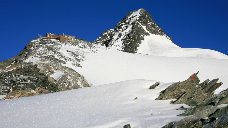 Glockner_mit_Huette  